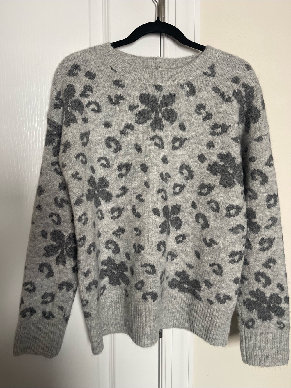 Hem & Thread Floral Leopard Print Sweater Gray Crewneck Pullover L NWT